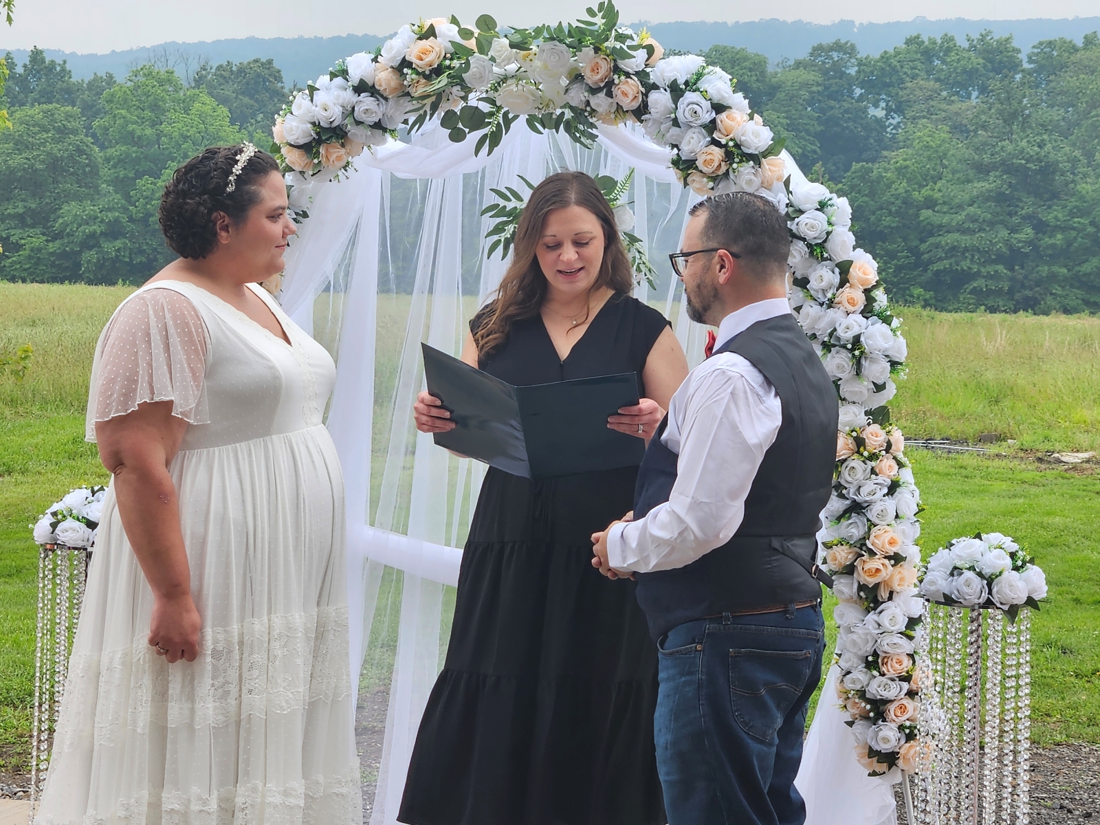 A Love Story Sealed in Style: Gabby & Casey Flynn’s Unforgettable Wedding